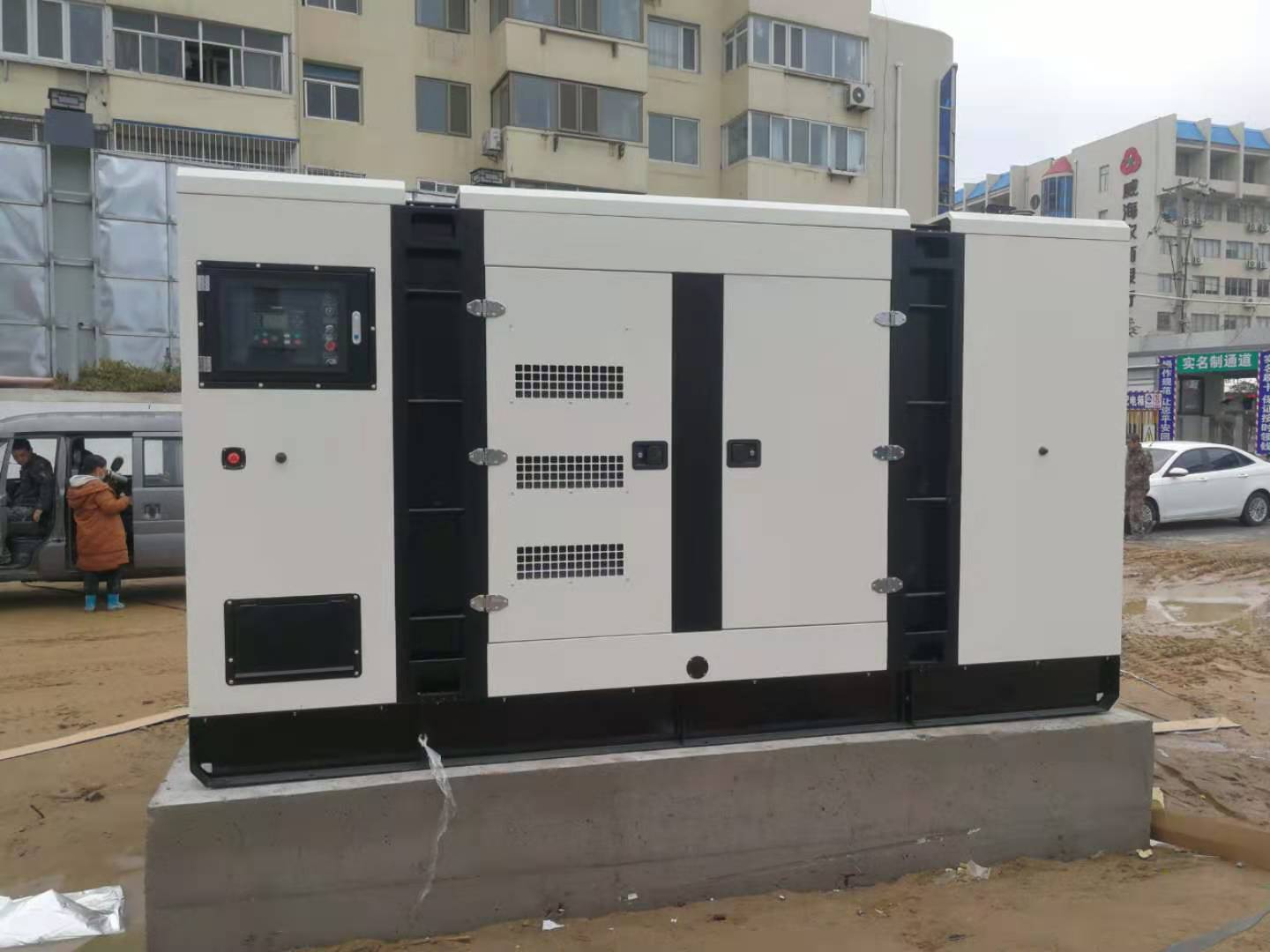 玉柴200KW静音箱